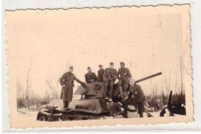 06896 Foto Soldaten Beute Panzer Russland 2. Weltkrieg