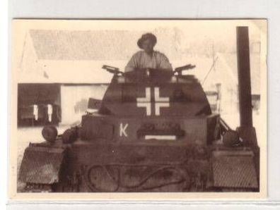 17469 Foto Deutscher Soldat mit Panzer 2. Weltkrieg