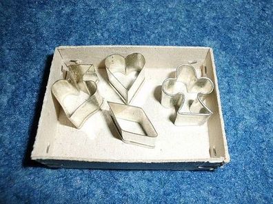 4 kleine Ausstechformen aus Metall in Miniausführung/ Mundgerecht
