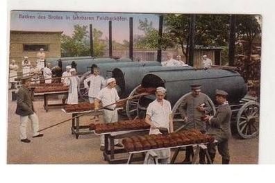 48456 Ak Backen des Brotes in fahrbaren Feldbacköfen 1913