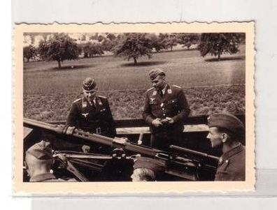 47605 Original Foto Offiziere inspizieren Flakstellung 2. Weltkrieg um 1941