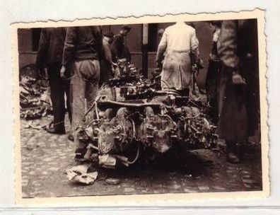 48078 Original Foto Motor aus Flugzeug Wrack 2. Weltkrieg um 1941