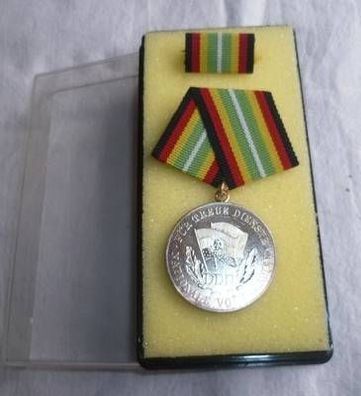 DDR Medaille Nationalen Volksarmee für treue Dienste Silber im Etui