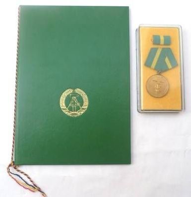 DDR Medaille für treue Dienste in der Zollverwaltung in Gold plus Urkunde 1974