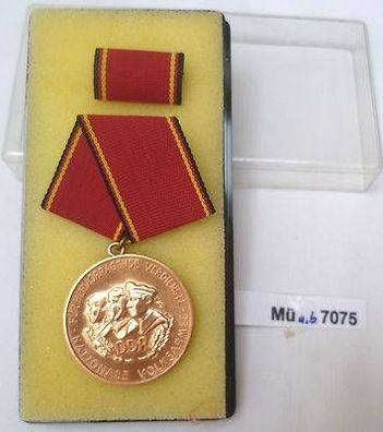 DDR Verdienstmedaille der NVA Nationale Volksarmee in Bronze im Etui
