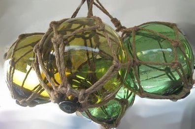 4 kleine Fischerkugeln im Netz- grün und ambere(braun) 5 cm