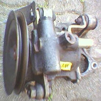 Hydraulic / Servo Öl Pumpe > Opel Omega A [ wie Abb. ] - ( GM / Vauxhall Carlton