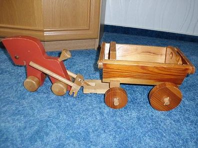 altes Holzspielzeug---Pferd mit Wagen