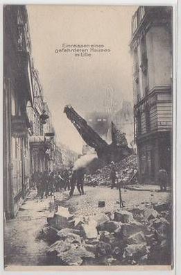 55102 Ak Einreissen eines gefährdeten Hauses in Lille Frankreich France 1915
