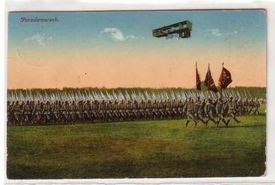 54974 Ak Parademarsch mit Doppeldecker über der Kompanie 1915