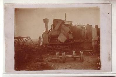 24681 Foto Ak Eisenbahnunglück einer Dampflokomotive um 1915