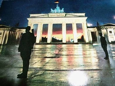 3053 / Berlin-Brandenburger Tor-Nachts Soldatenbewachung DDR