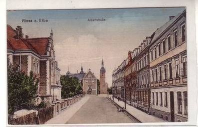 54603 Ak Riesa an der Elbe Albertstrasse um 1920