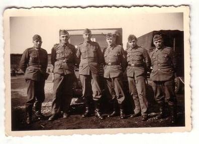 Original Foto Soldaten Heer stehen vor LKW 2. Weltkrieg