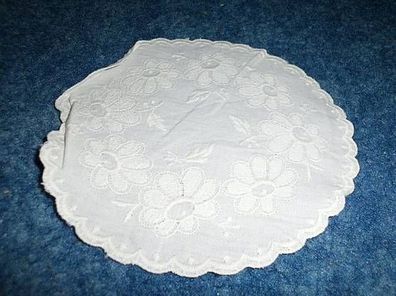 wunderschönes altes Deckchen ---- Weiß mit eingewebten Blumenmuster