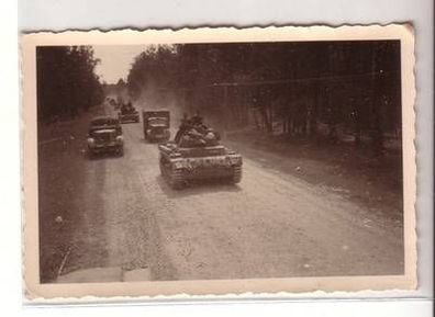54917 Foto Panzerkolonne auf dem Vormarsch in Russland im 2. Weltkrieg