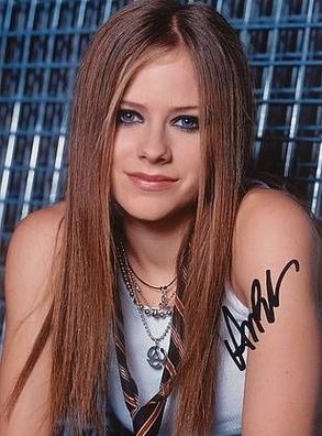 Original Autogramm AVRIL Lavigne auf Großfoto