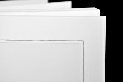 Portraitmappe / Leporello für 50 Fotos 10x15 / Leinen-weiß mit grauer Kante