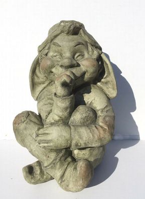 Troll Wichtel sitzend 30cm Daumenlutscher Garten Figur Zwerg Magnesia wetterfest