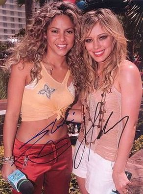 Original Autogramm Shakira + HILARY DUFF auf Großfoto (COA)
