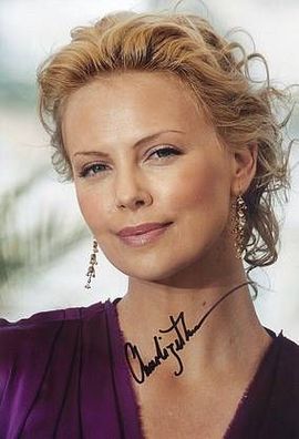 Original Autogramm Charlize THERON auf Großfoto