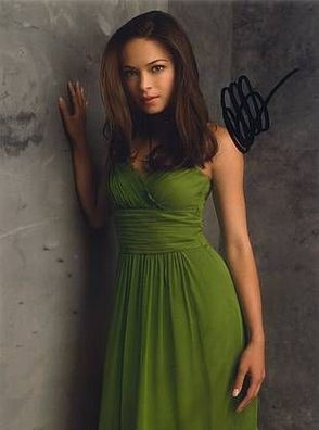 Original Autogramm Kristin KREUK auf Großfoto