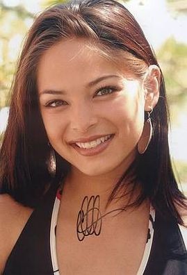 Original Autogramm Kristin KREUK auf Großfoto