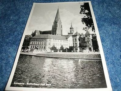 3164 / Ansichtskarte---Schwerin---Kulturhaus und Dom
