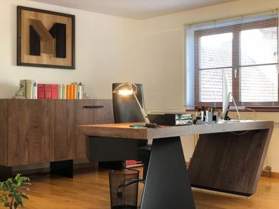 Schreibtisch in modernem Design, Individualisierbar
