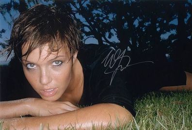 Original Autogramm MANDY MOORE auf Großfoto