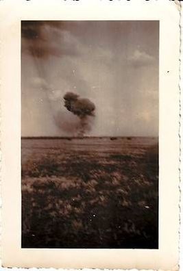 42922 Original Foto explodierende russisches Munitions Depot im 2. Weltkrieg