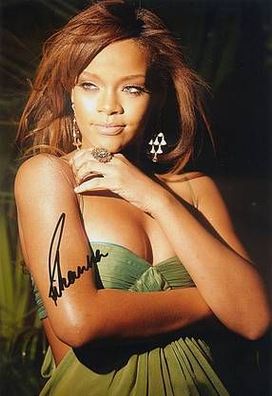 SEXY Original Autogramm Rihanna auf Großfoto