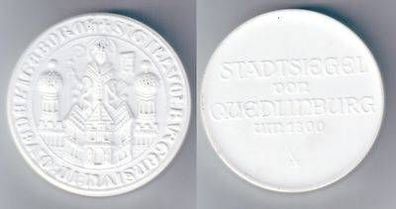 DDR Medaille Meissner Porzellan weiß Stadtsiegel von Quedlingburg um 1300