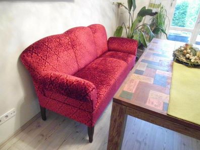Ostfriesensofa / Cafe Sofa 3 Sitzig neu angefertigt in stilvollen rotem Velour