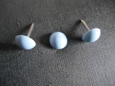 50 Ziernägel/ Polsternägel in hellblau , 9 mm dm- hochgewölbt, Kunststoff Fb 8