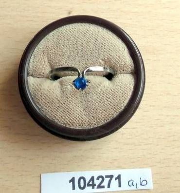 hübscher Damenring 835er Silber mit kleinem blauem Stein