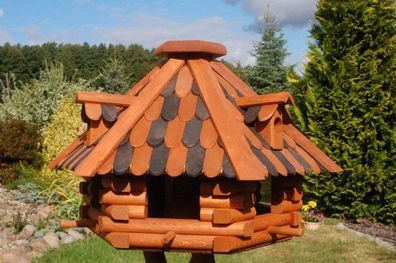 Massives Vogelhaus mit Holzschindeln