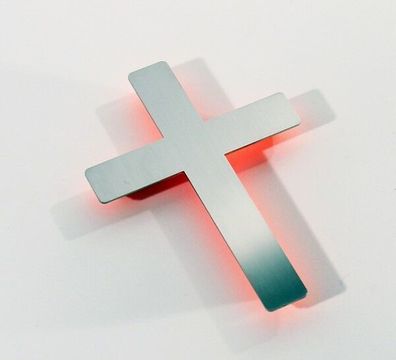 Kreuz Wandkreuz Edelstahl poliert - orangefarbener Hintergrund - puristisch