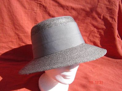 chicer Strohhut feine Strohborte gerader Rand festlicher Hut silber grau