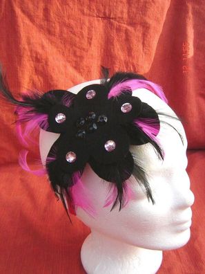 Haarschmuck Fascinator in Farbe schwarz und pink mit Federn und Glitzersteine