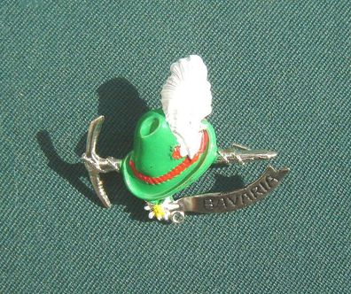 Anstecknadel grüner Trachtenhut handbemalt mit Pickel und Seil Hutabzeichen