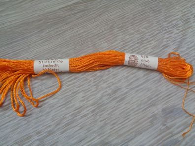 1 Lage Stickseide / Stickgarn - o0range- VEB alwo Altenburger Wollspinnerei-Elga