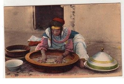 58321 Ak Algerien Femme Arabe Preparant le Couscous um 1925