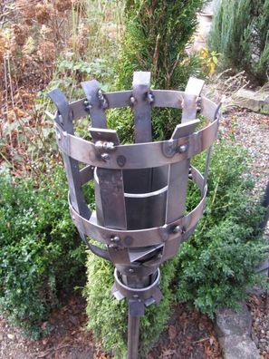 rustikale Gartenfackel aus Metall inkl. Metallstab Gartenfackeln Windlicht Gartenbele