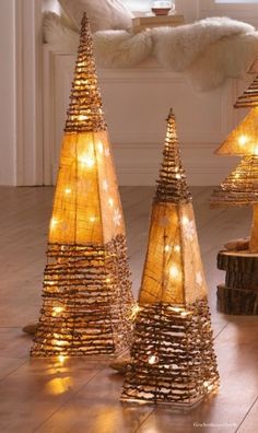 Weihnachten Beleuchtung Rattan Pyramiden Set Winter Deko LED Beleuchtet H.80/60 cm
