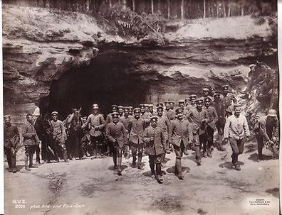 106414 großes Original Propagandafoto "Riesenhöhlen mit Reservelager 1. Weltkrieg