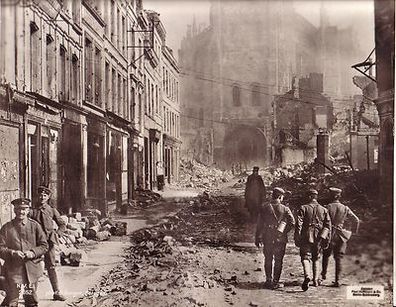106577 großes Original Propaganda Foto "zerschossenes St. Quentin" 1. Weltkrieg