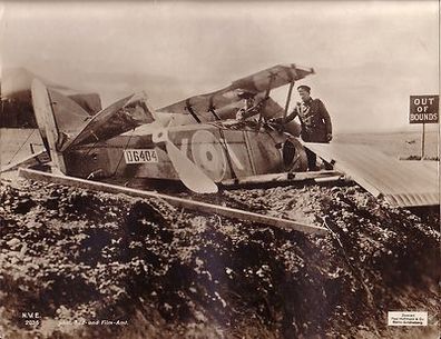 106594 großes Original Propaganda Foto "abgestürzter Flieger" 1. Weltkrieg