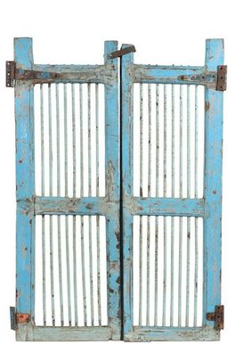 Hellblau lackiertes Tor aus Teakholz, das als Bar Tuer dienen kann