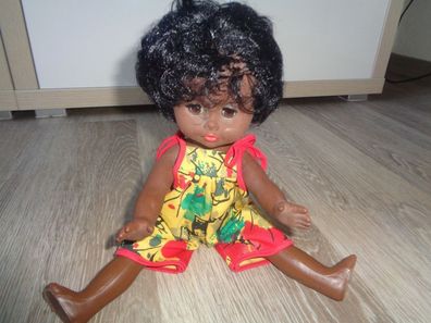 kleine Puppe mit Schlafaugen- Negerpuppe, afrikanische Puppe -32cm groß